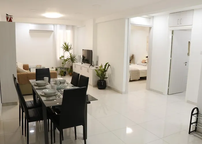 Spacious Apartment, Near Pinikoudes Beach