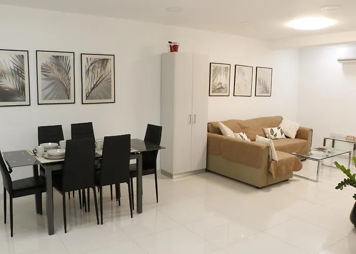 Spacious Apartment, Near Pinikoudes Beach
