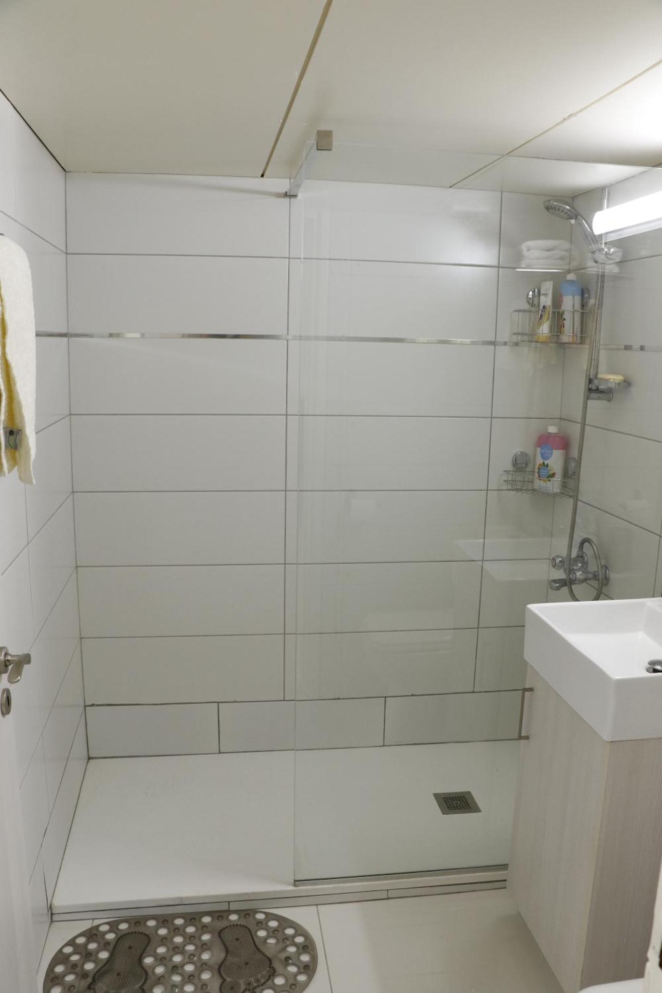 Spacious Apartment, Near Pinikoudes *