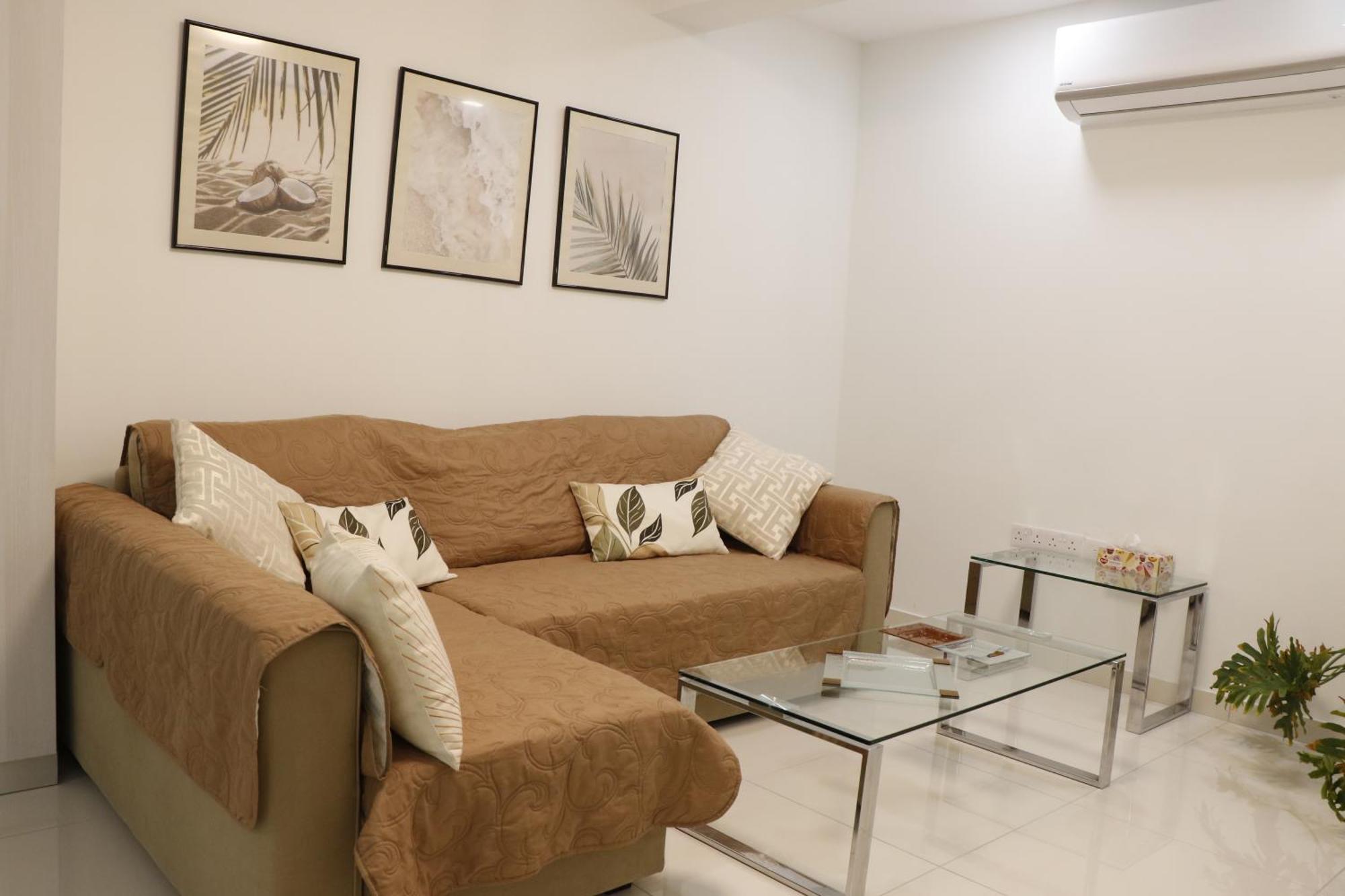 Spacious Apartment, Near Pinikoudes Apartment *