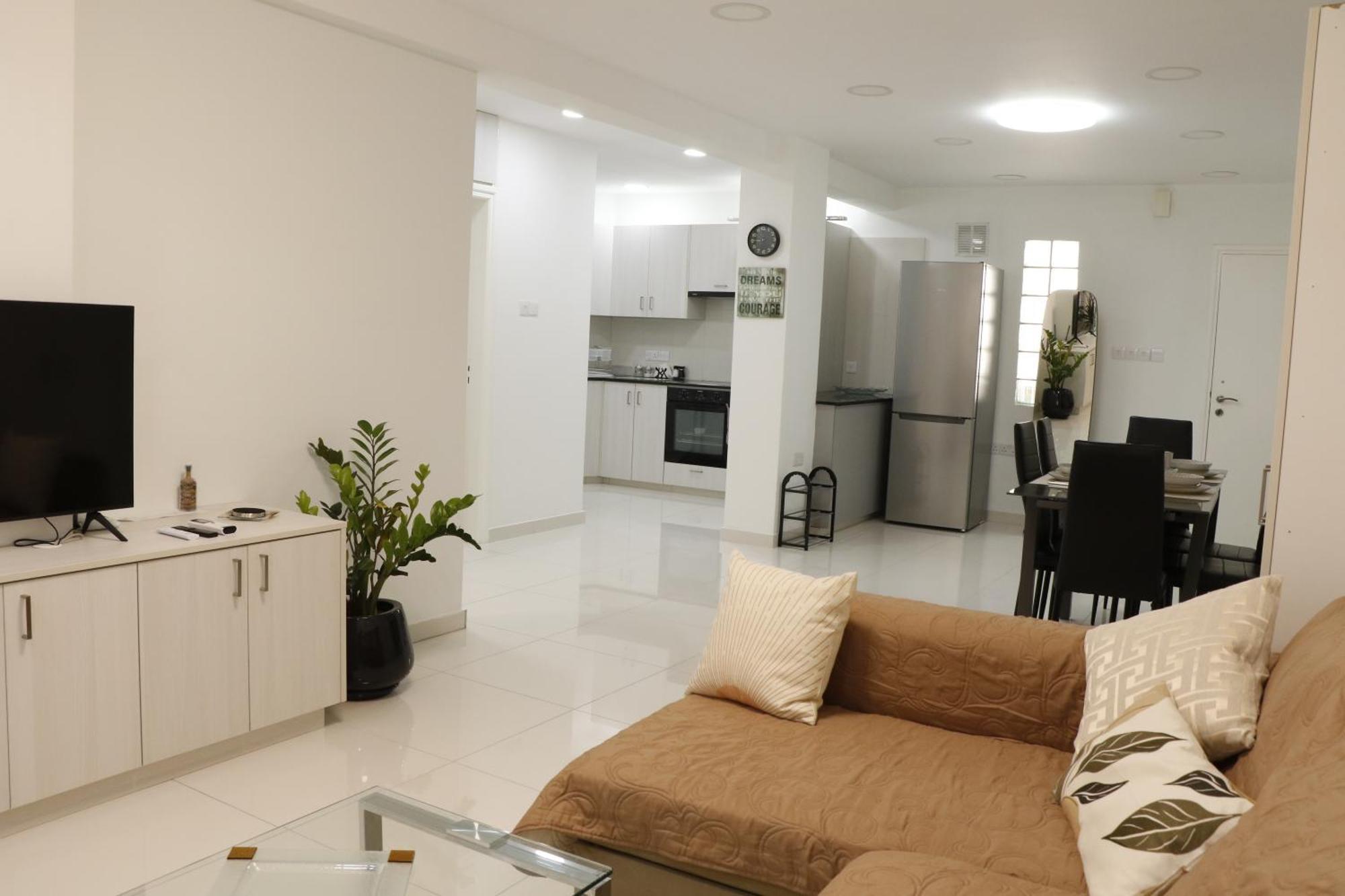 Spacious Apartment, Near Pinikoudes Larnaca