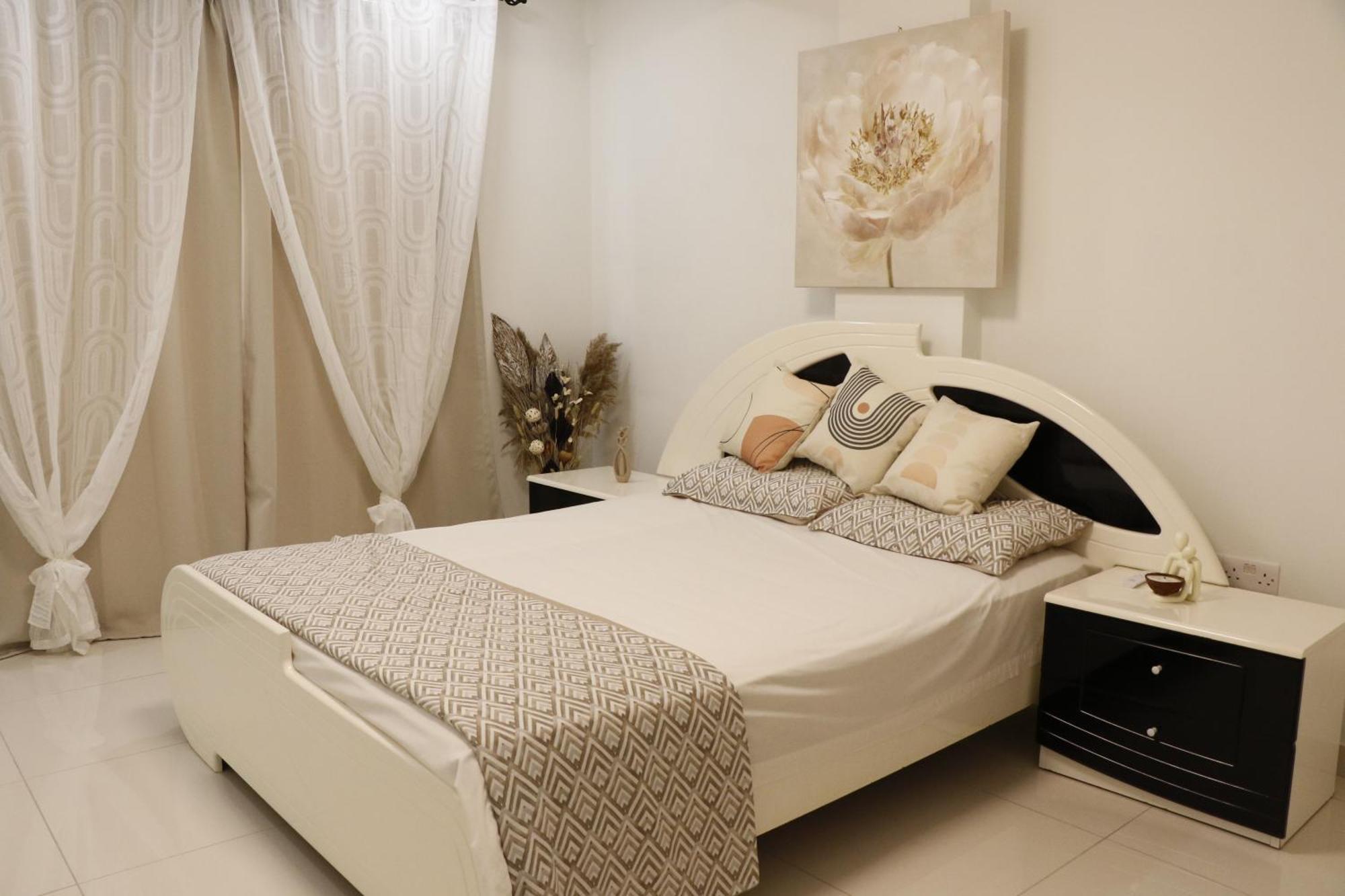 Spacious Apartment, Near Pinikoudes