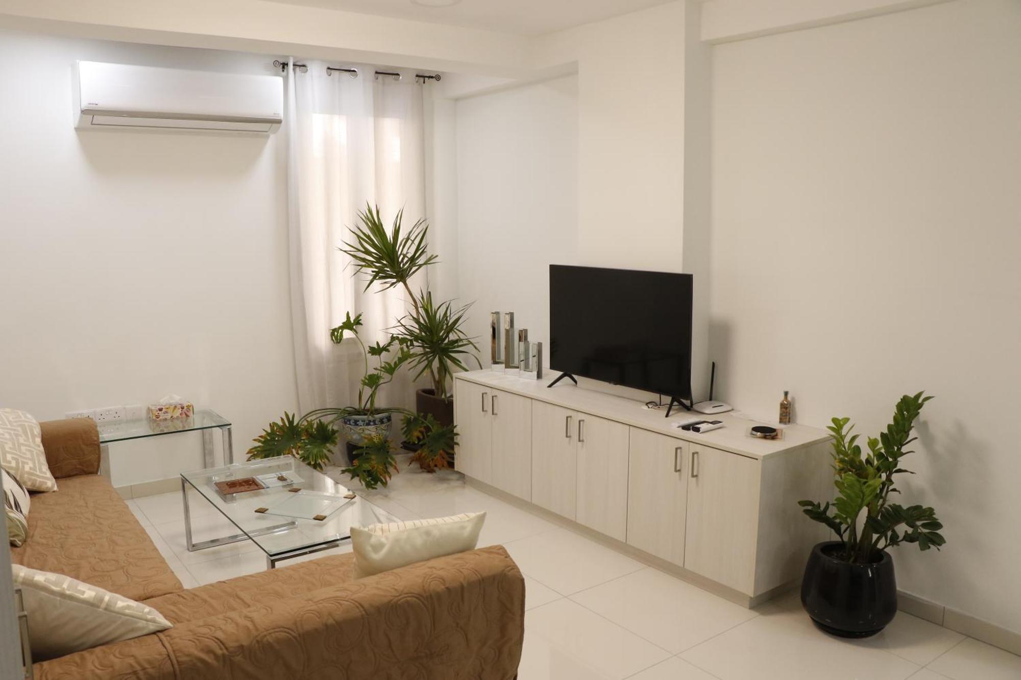 Spacious Apartment, Near Pinikoudes *