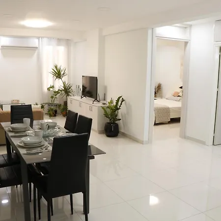 Spacious Apartment, Near Pinikoudes Beach Larnaca Exterior photo
