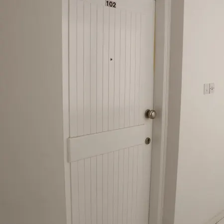 Spacious Apartment, Near Pinikoudes Beach Larnaca Exterior photo