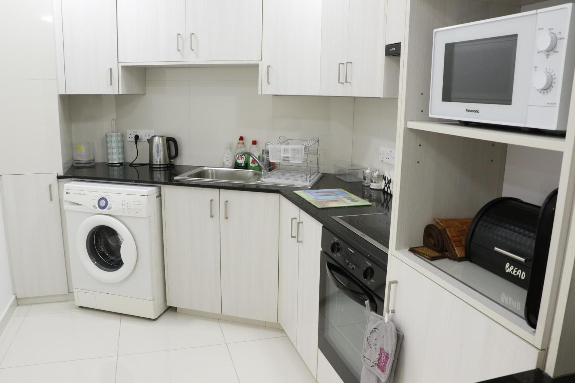 Spacious Apartment, Near Pinikoudes Apartman *
